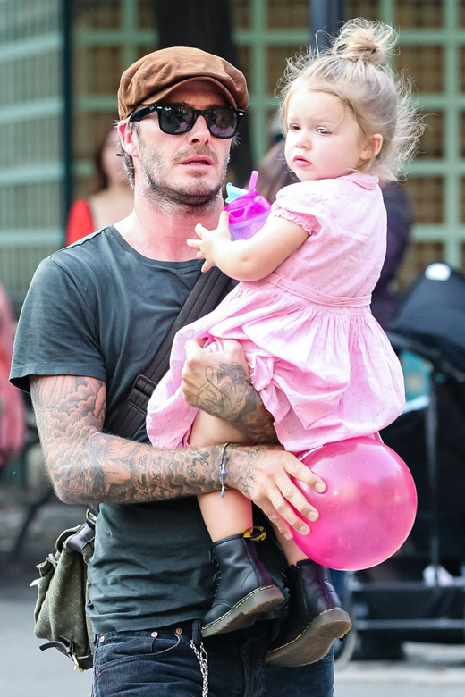 Дэвид Бекхэм (David Beckham) с дочерью Харпер (Harper) / © Allan Bregg / Shutterstock.com