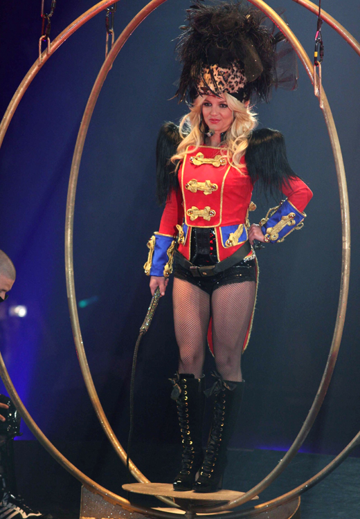 Бритней Спирс в костюме цирковой наездницы