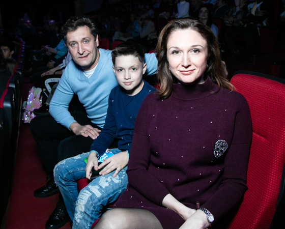 Олег Масленников-Войтов на премьере с семьей