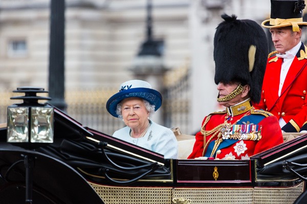 Королева Елизавета Вторая на параде