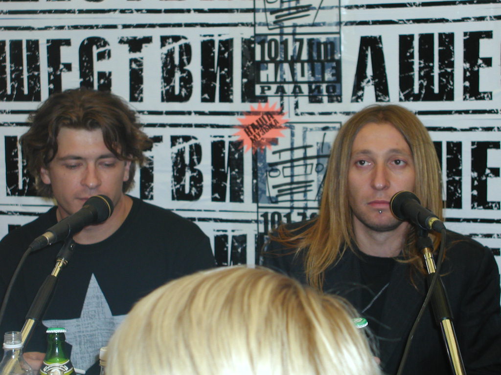 Группа Би-2 на Нашествии в 2002